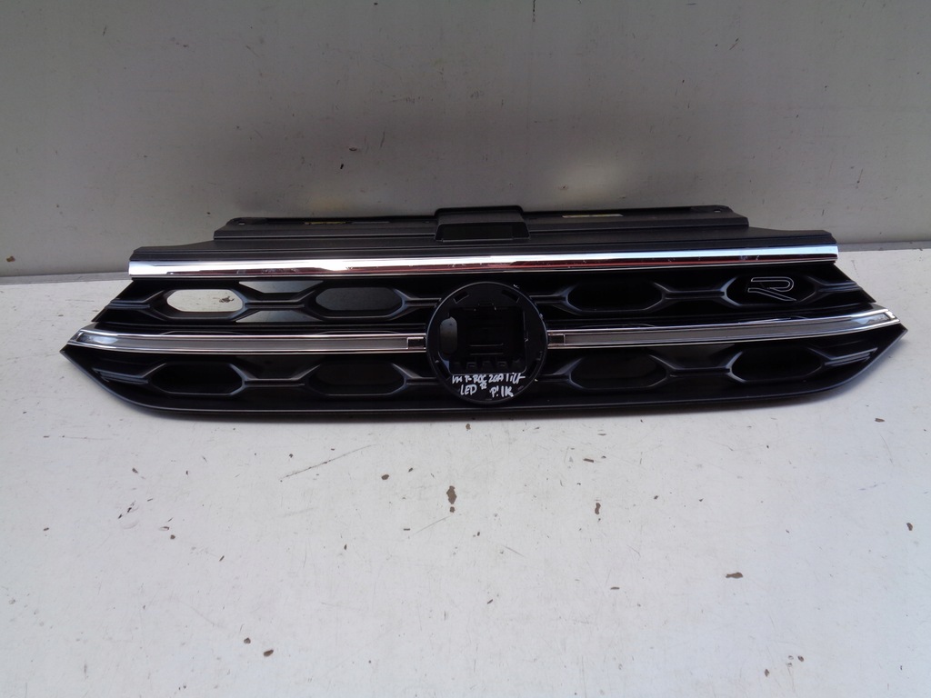 фото №1, Решётка радиатора решётка радиатора vw t-roc 2ga lift r-line led