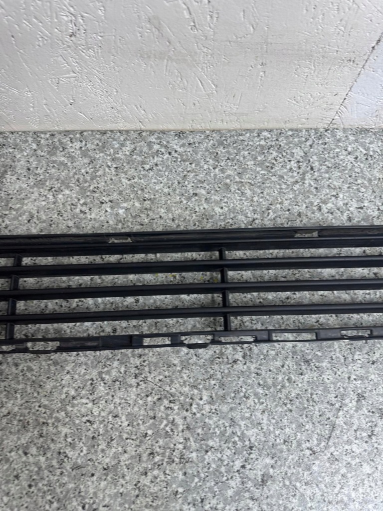 Решётка бампера volvo v40 ii 2012-2018r 31347091 Киев