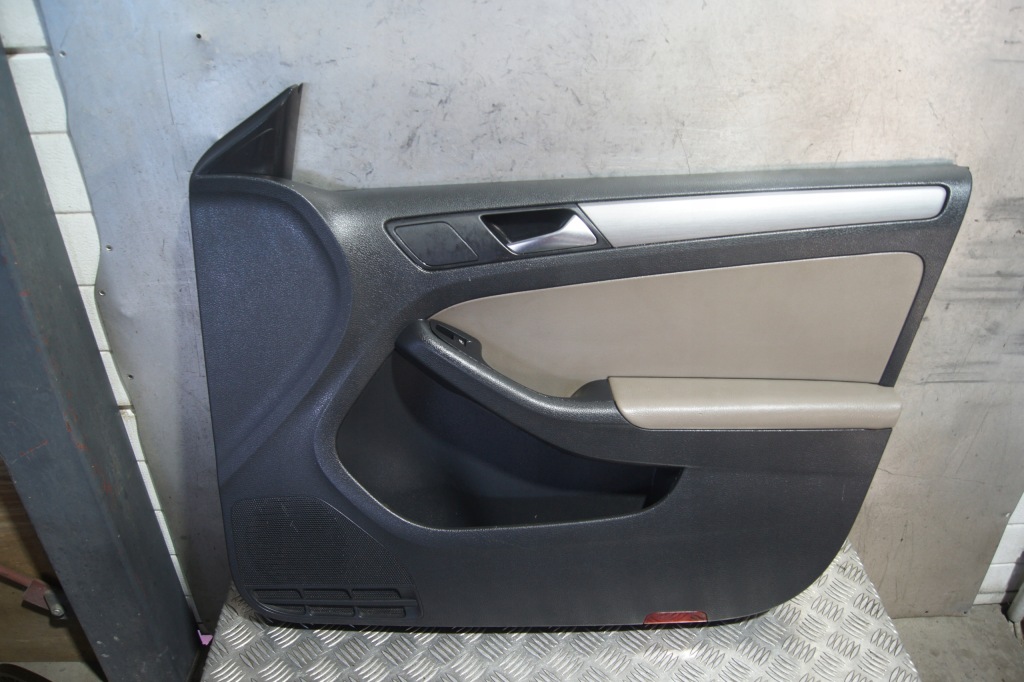 фото №1, Обшивка дверь правый перед jetta 5c 5c7867012