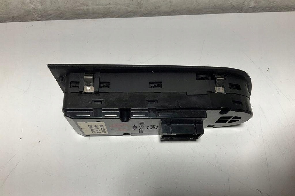 фото №7, Кнопка управление окон задних левых дверь bmw 3 e90 9217332 3.0l