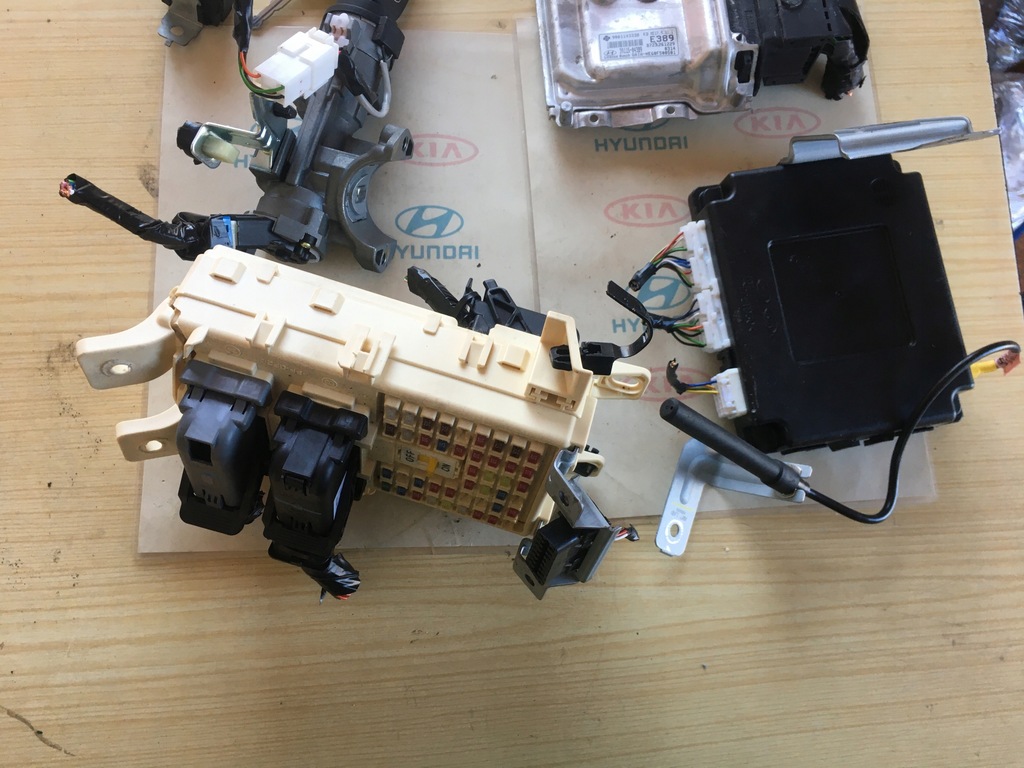 фото №5, Hyundai i10 ii 1.2b бортовий комп'ютер набір 39115-04389