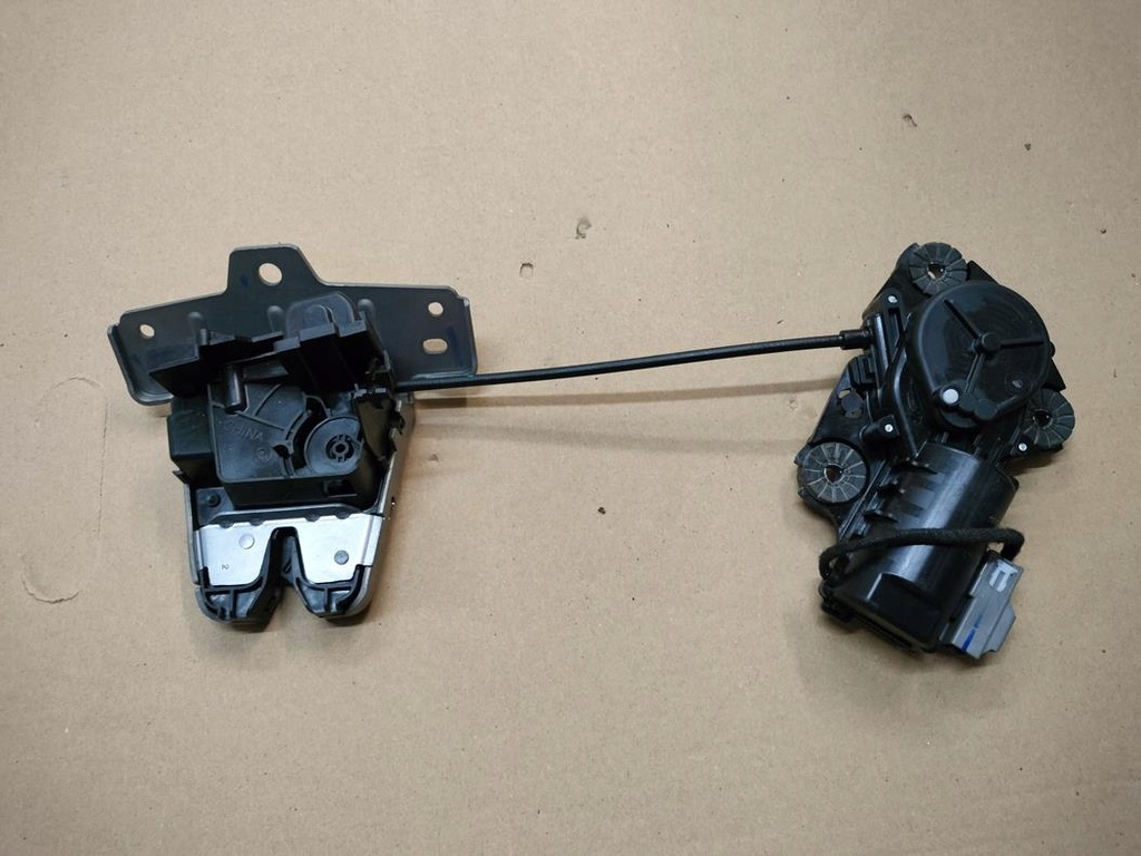 фото №1, Volvo s90 v90 ii 2017-2021 замок доводчик крышки задняя