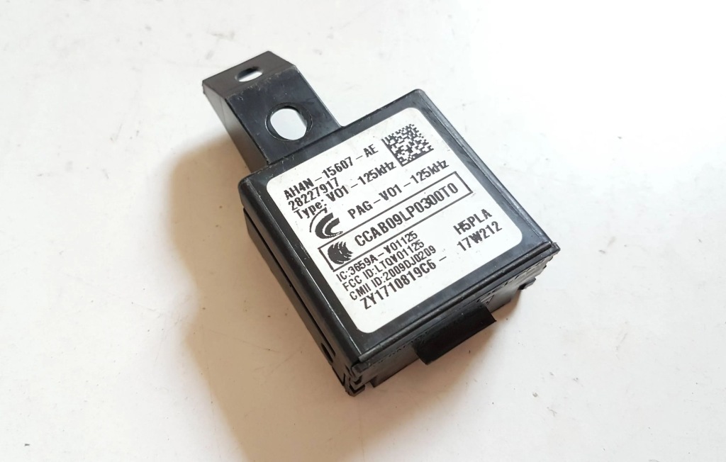 Купить Антенна иммобилайзер land rover discovery iv l319 ah4n15607ae 31001776