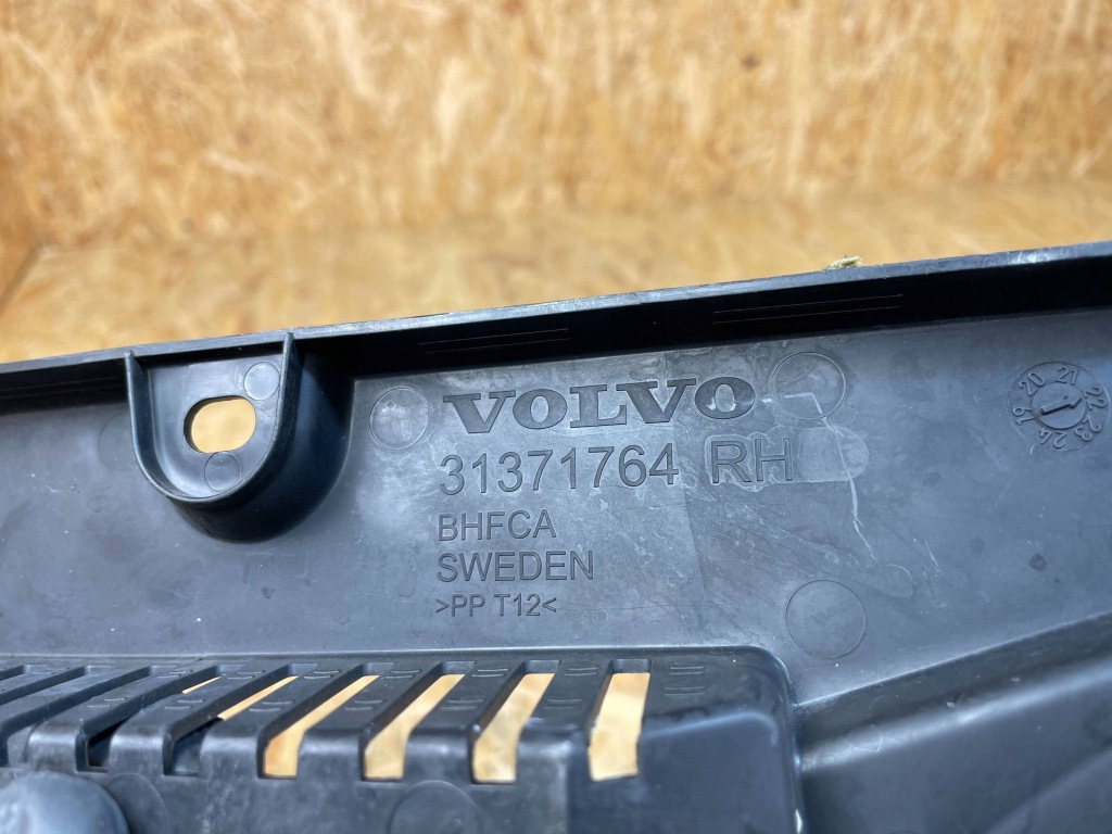 Накладка захист прокладка крила перед права volvo xc90 ii 31371764 в Україні