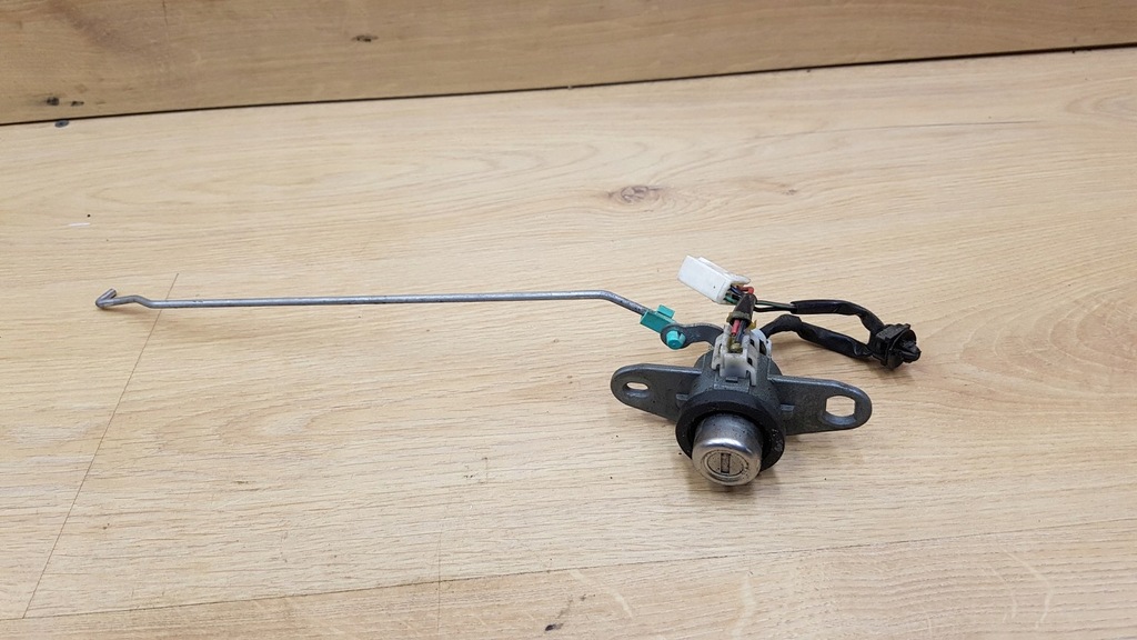 фото №1, Вкладка замка кришки багажника задня mazda 3 bk