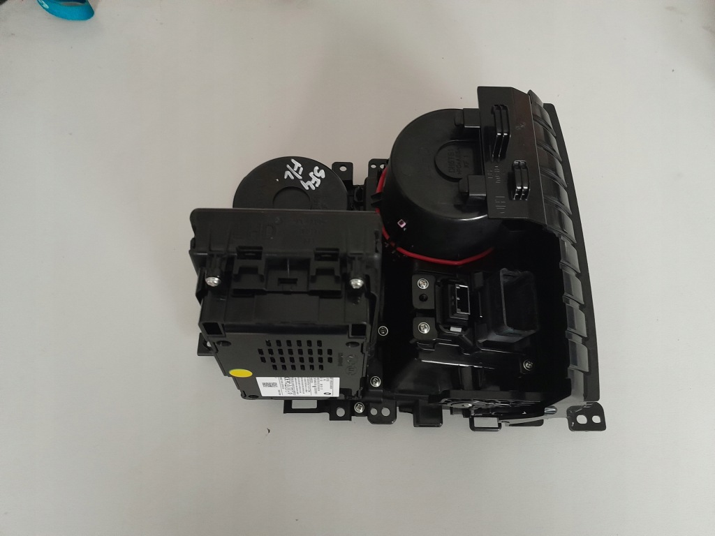 фото №9, Hyundai santa fe iv lift 2020r зарядний пристрій бардачок