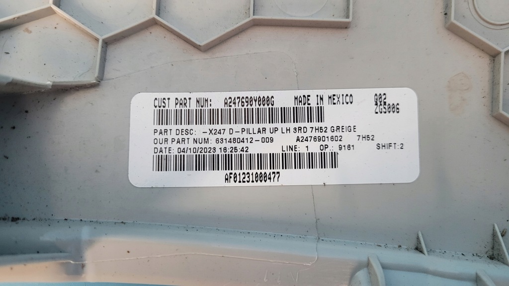 фото №14, Mercedes x247 glb 200 обшивка защита стойка d багажника левая a2476901602