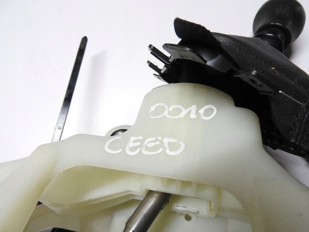 фото №7, Kia ceed 08 5d 1.4 выборщик тросы переключения передач 43700-1h100