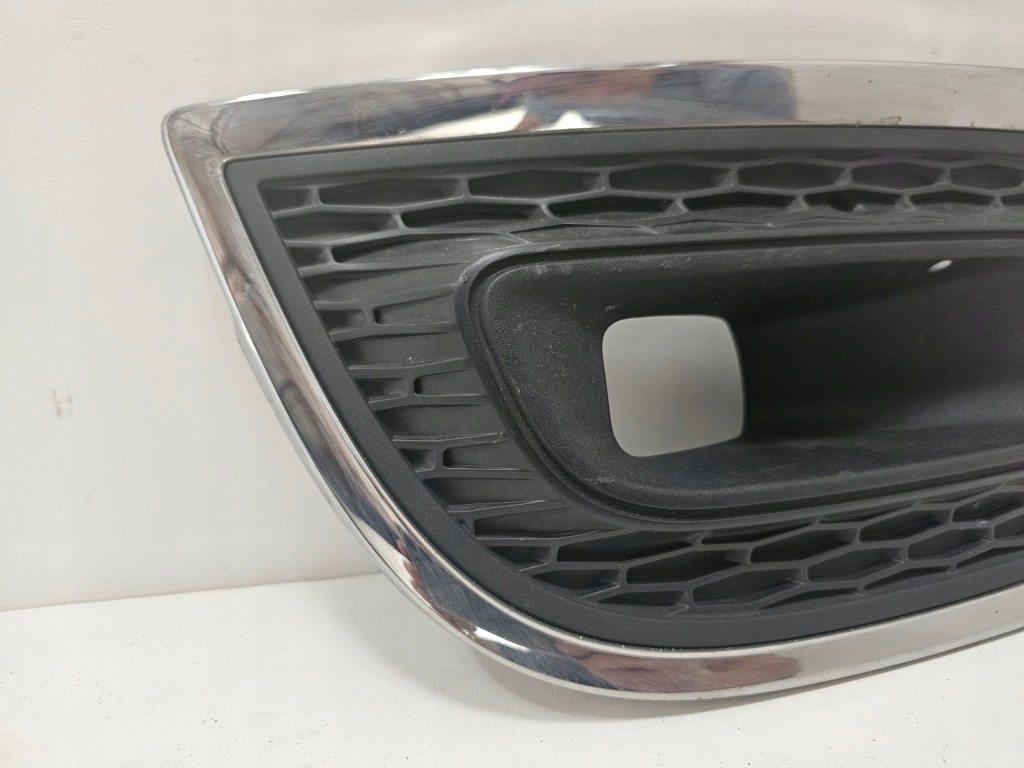 фото №6, Renault оригинальный номер 261a30096r решётка бампера