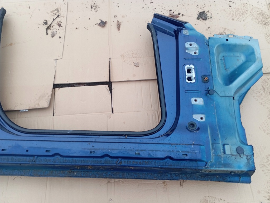 Chrysler 300 2 11r-23r порог правый  левый  стойку a белый pw7 2011-23r Киев