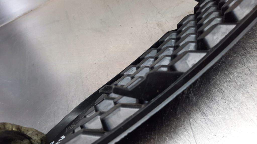 фото №6, Решітка бампера ліва volvo v70 iii 30678634