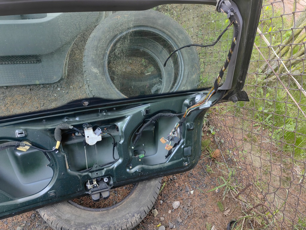 фото №9, Кришка багажника багажника a4 b5 lift kombi ly6r 99-21 накладка джгут замок