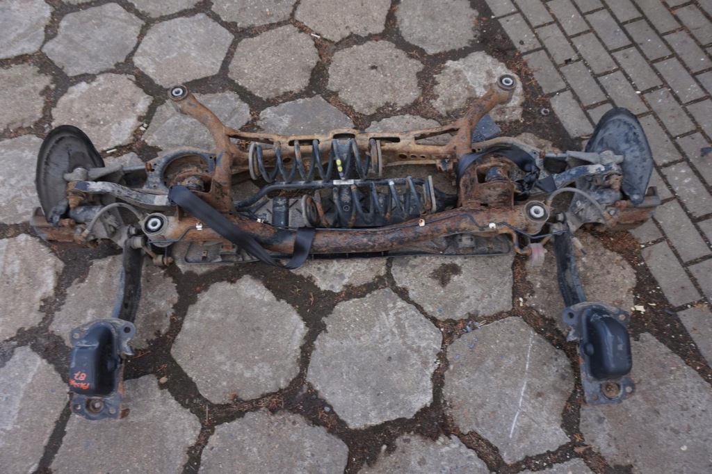 фото №1, Oś балка задня поворотний кулак vw passat b7 kombi 2.0tdi