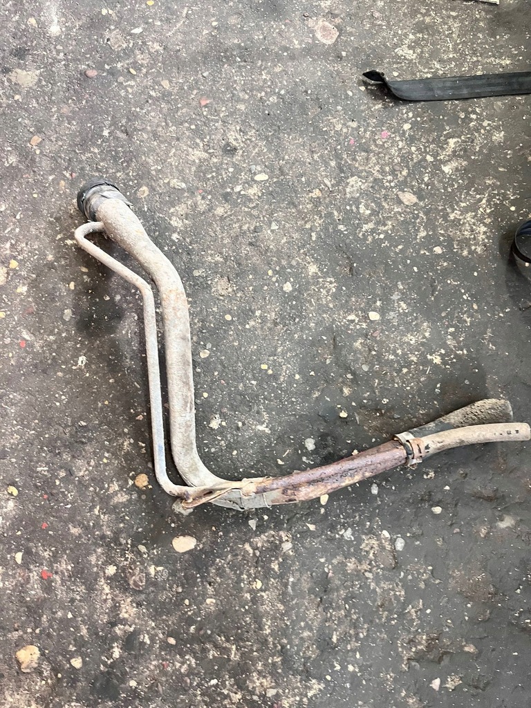 фото №1, Toyota yaris 2002 труба заливной топлива