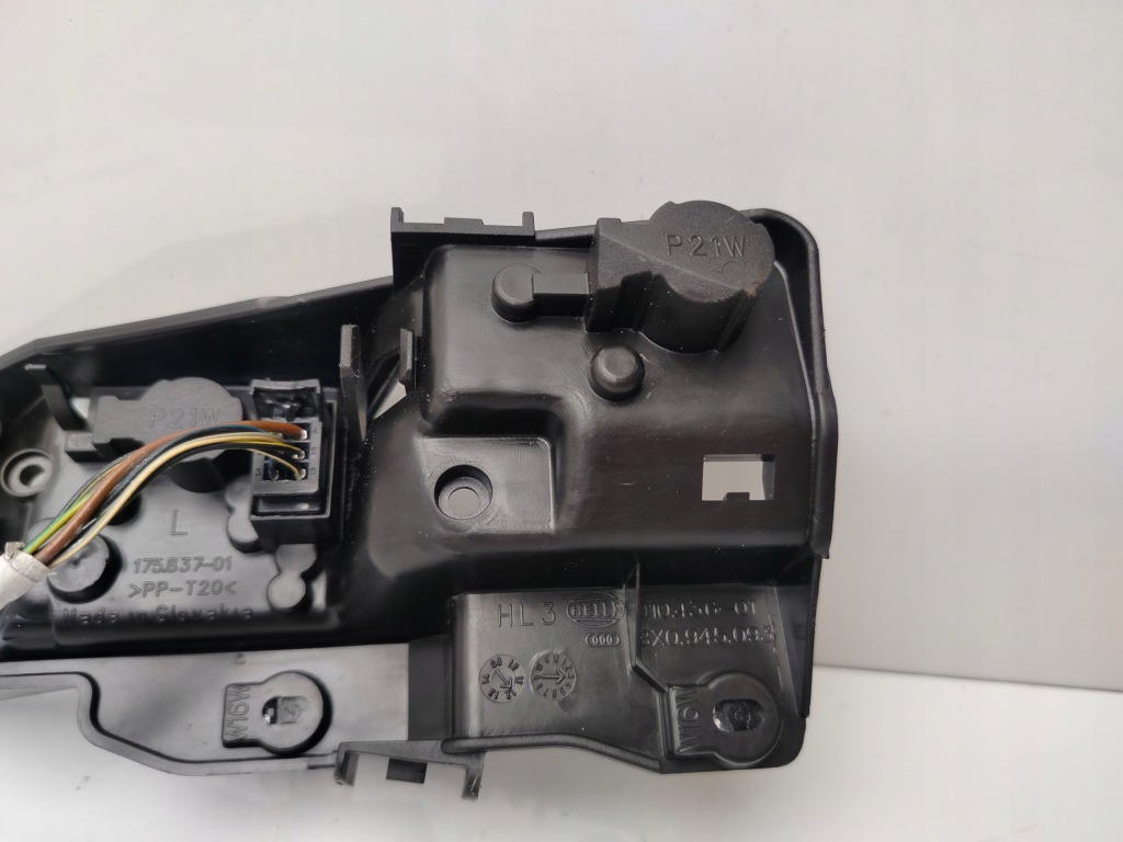 Audi a1 8x 10r- вкладиш роз'єм лампи лівий задній 8x0.945.093 Недорого