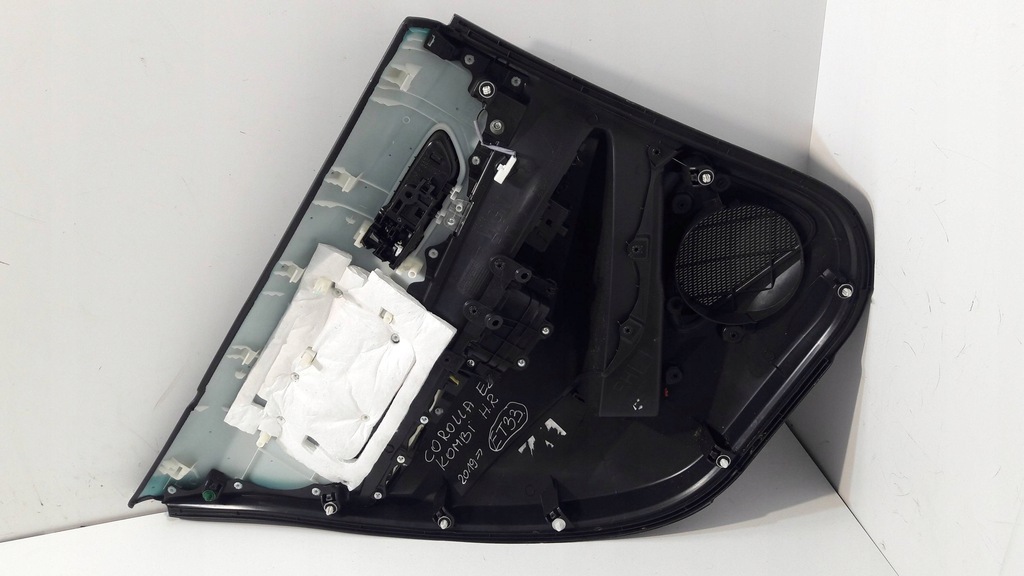 фото №12, Toyota corolla e21 обшивка двері правий задній kombi et33