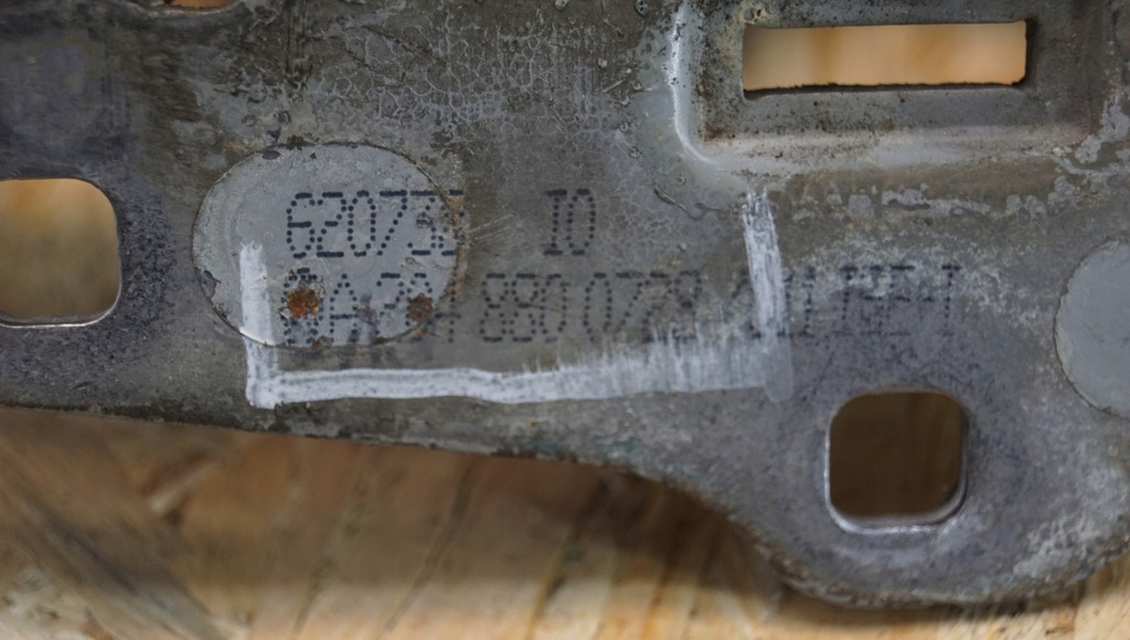 фото №8, Петля капот левый mercedes c w204 a2048800728