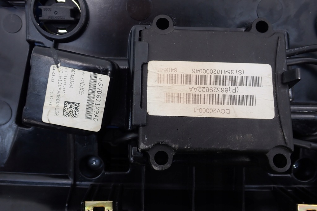 фото №11, Jeep grand cherooke wk2 лампа потолочный 2115256