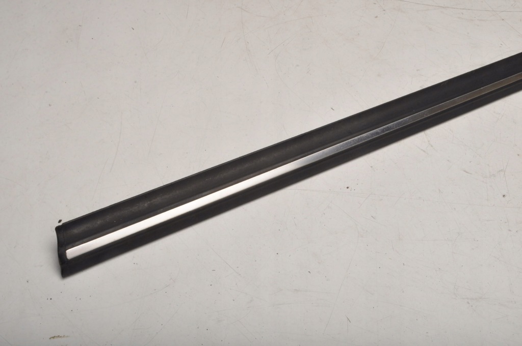 фото №2, Mercedes w172 r172 молдинг стекло подоконная передняя правая