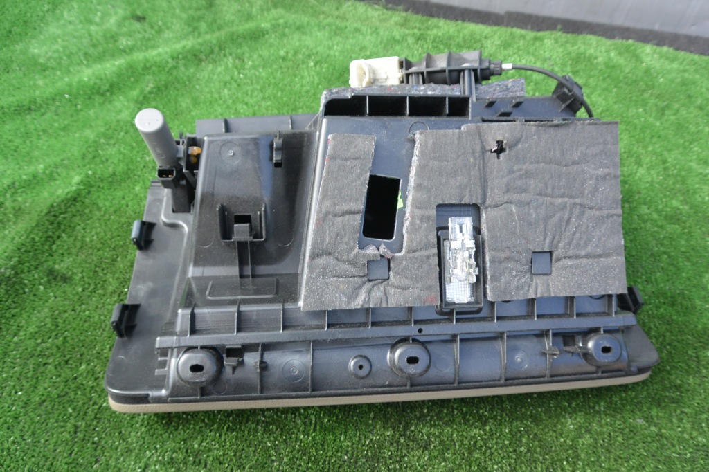 Купить Audi q7 4l рестайлинг  10-15 бардачок пассажира полка панели бежевый европа америка