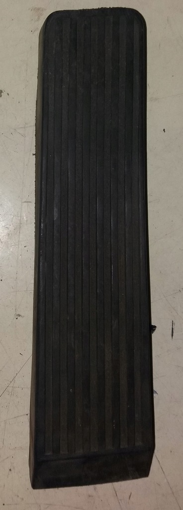 фото №1, Mercedes w 126 sec гумовий елемент педалі газу