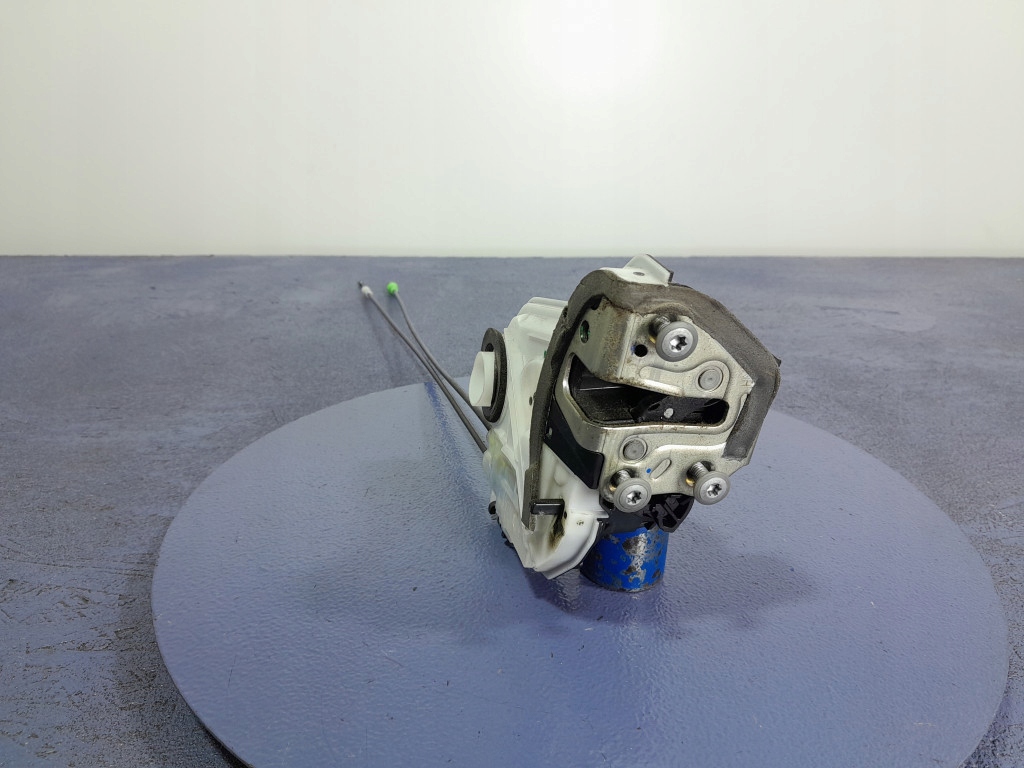 фото №1, Toyota corolla xi e16 замок дверь задняя правый 4 pin