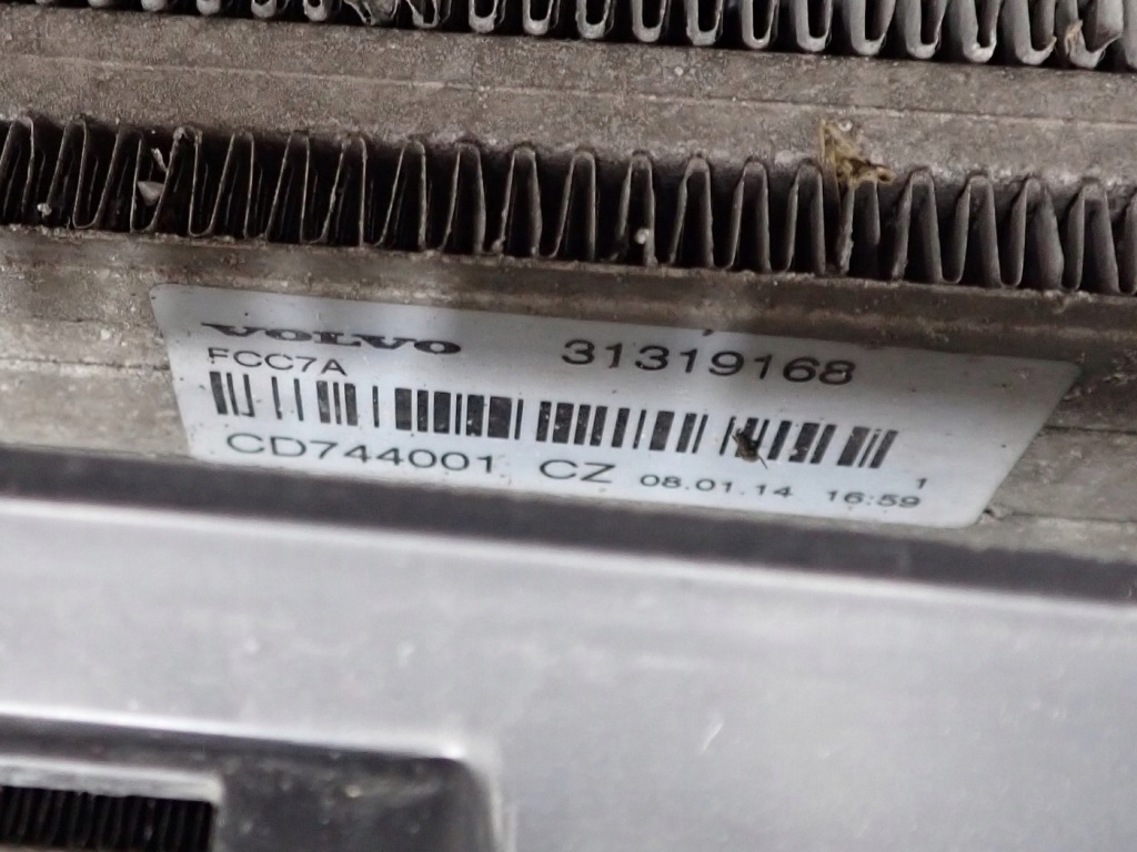 Комплект радиатор кондиционера воды вентилятор volvo v40 2 1.6d 31319165 Оригинал