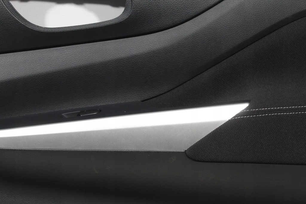 фото №2, Обшивка двері правий перед renault alaskan