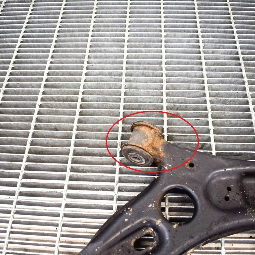 фото №8, Audi a3 s3 8p 2009 правая сторона нижний рычаг передний