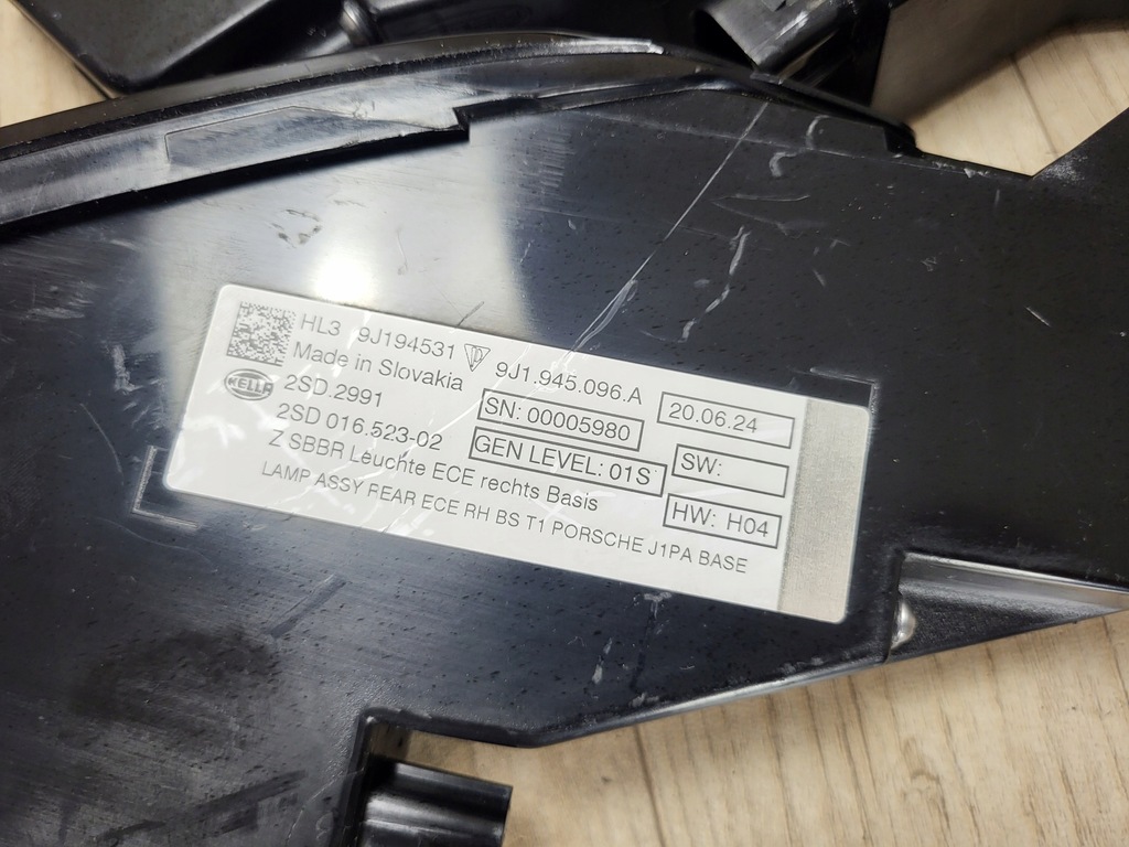 фото №10, Porsche taycan 9j1 лампа led накладка задня задня права ліва комплект
