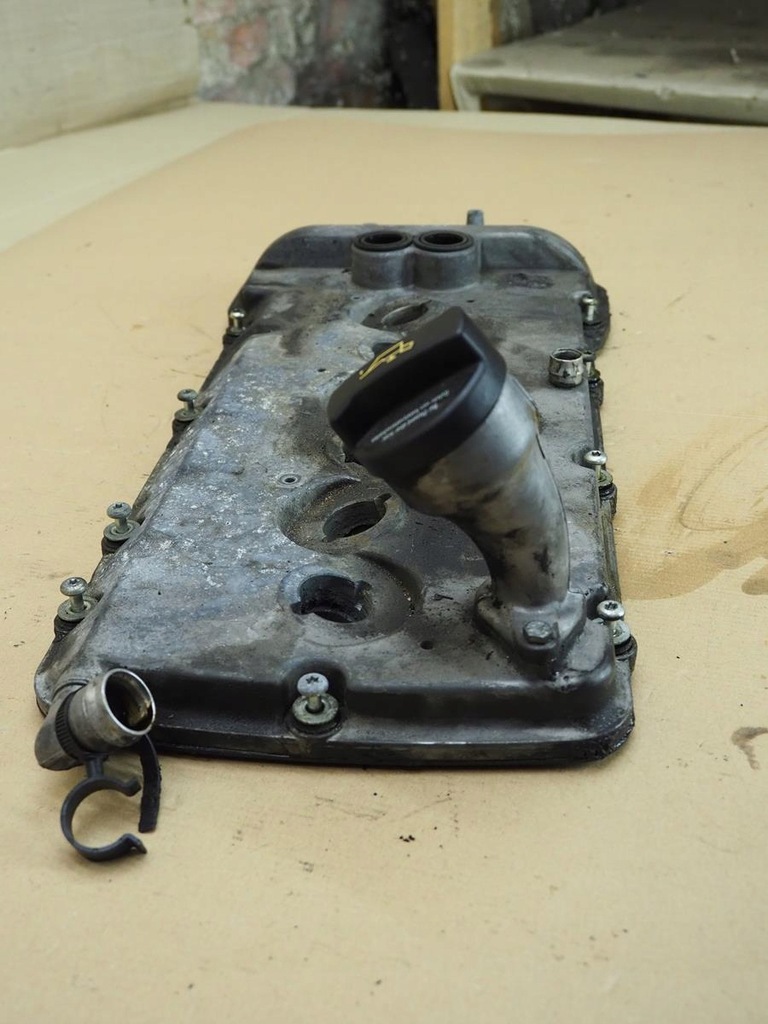 фото №10, Крышка клапанов левая a8 d3 6.0 bht 07c103475ag