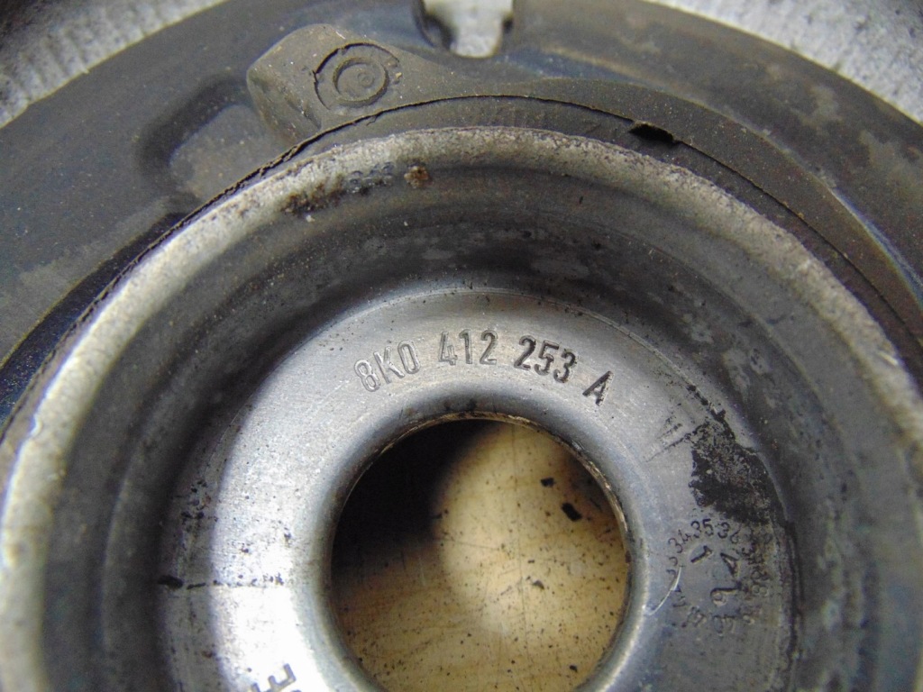 фото №12, Кронштейн амортизатора перед правий audi q4 b8 8k0412253a