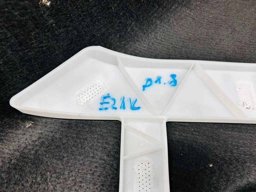 фото №15, Corolla e21 kombi 1.8h обшивка обивка багажника правая правый