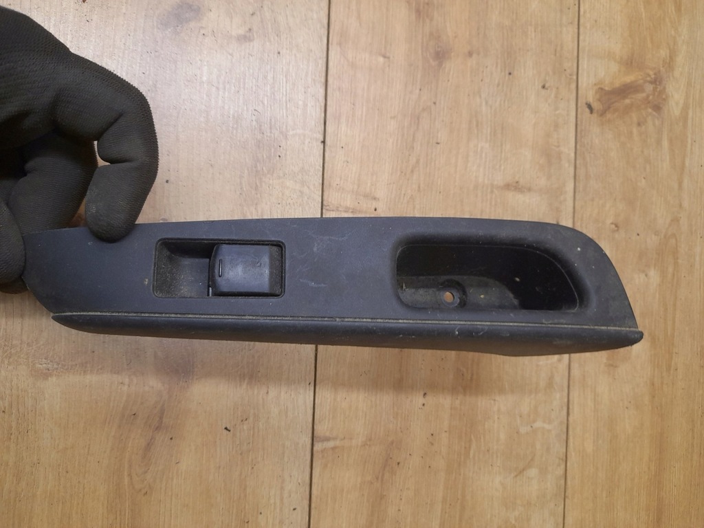 фото №1, Переключатель стекло задняя правый nissan note e12