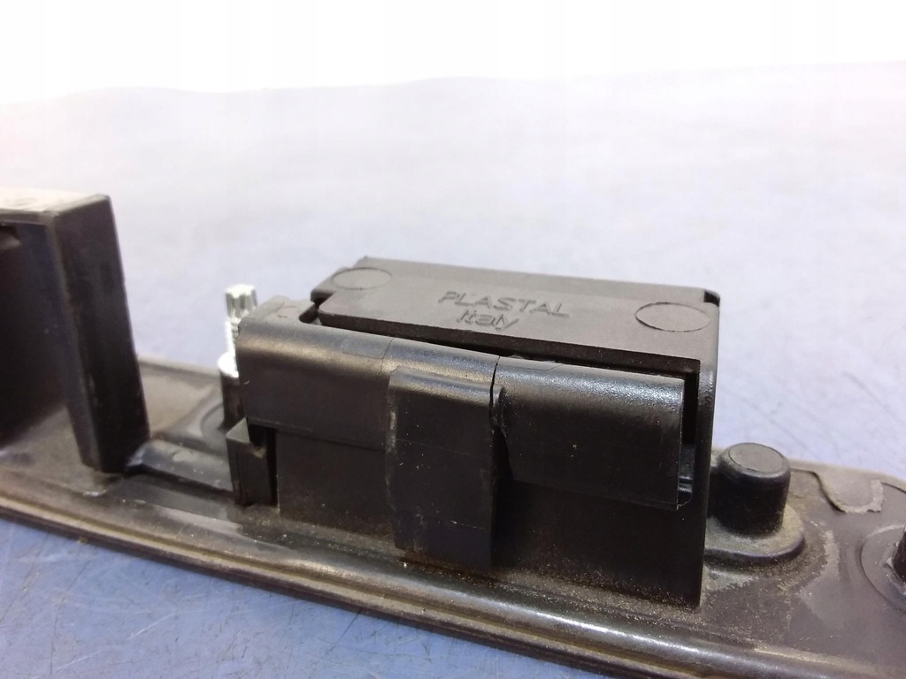 фото №5, Audi a4 b6 kombi avant микровыключатель крышки багажника