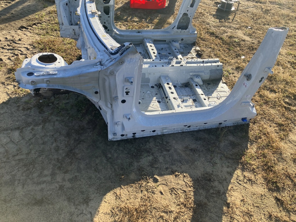 фото №1, Поріг лівий bmw 1 f40 лак 300 alpinweiss