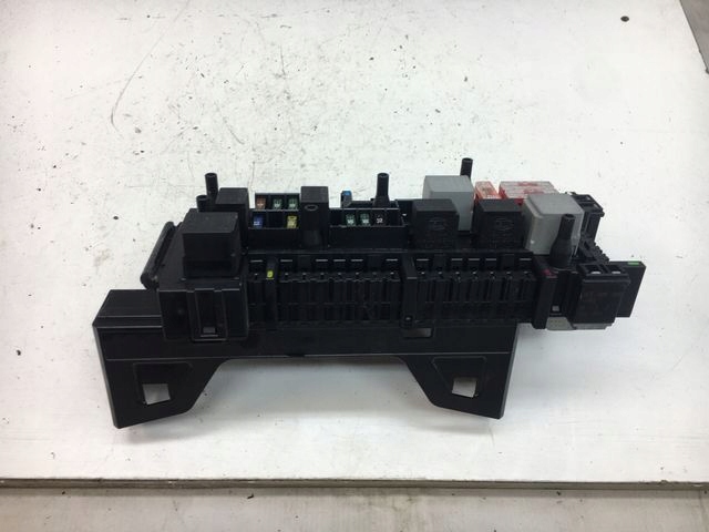 фото №1, Mercedes w204 коробка запобіжників 1718781