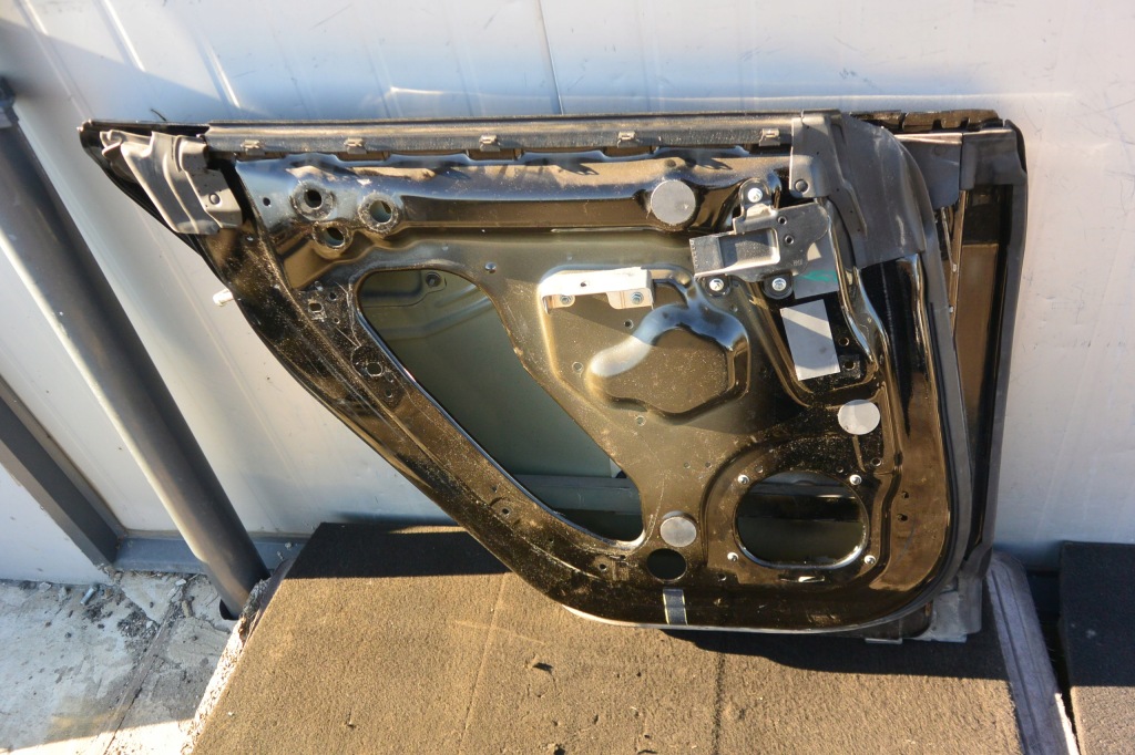 Tesla model s дверь левое задняя чёрные 13-16 Доставка