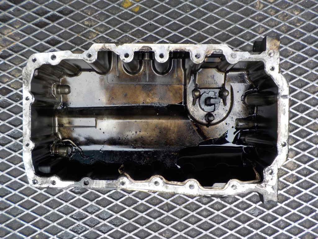 Купити Audi a3 2 8p 2.0 tdi піддон масляна 03g103603ad