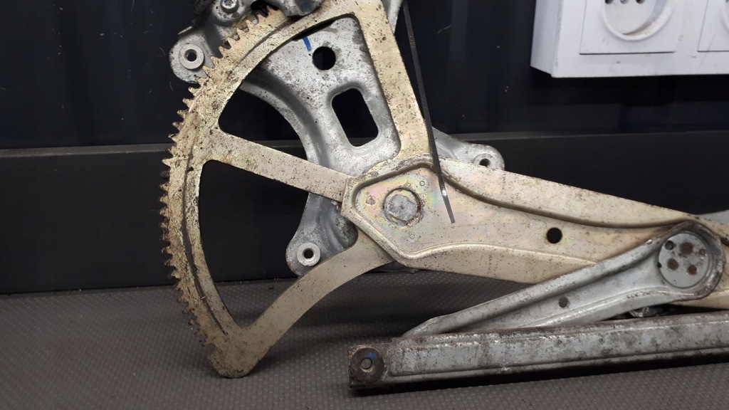 фото №9, Mn182353 механизм стекло средний задняя l200 iv