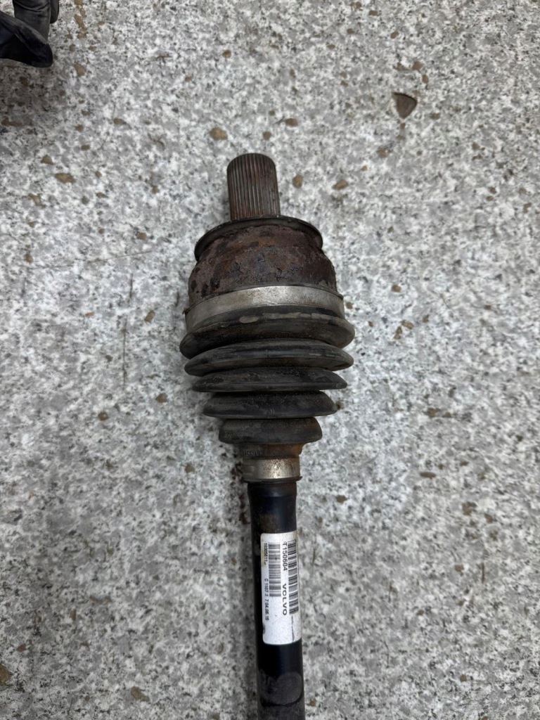 Приводной вал правый  перед volvo s60 2 2013-2018 31325117 с Разборки