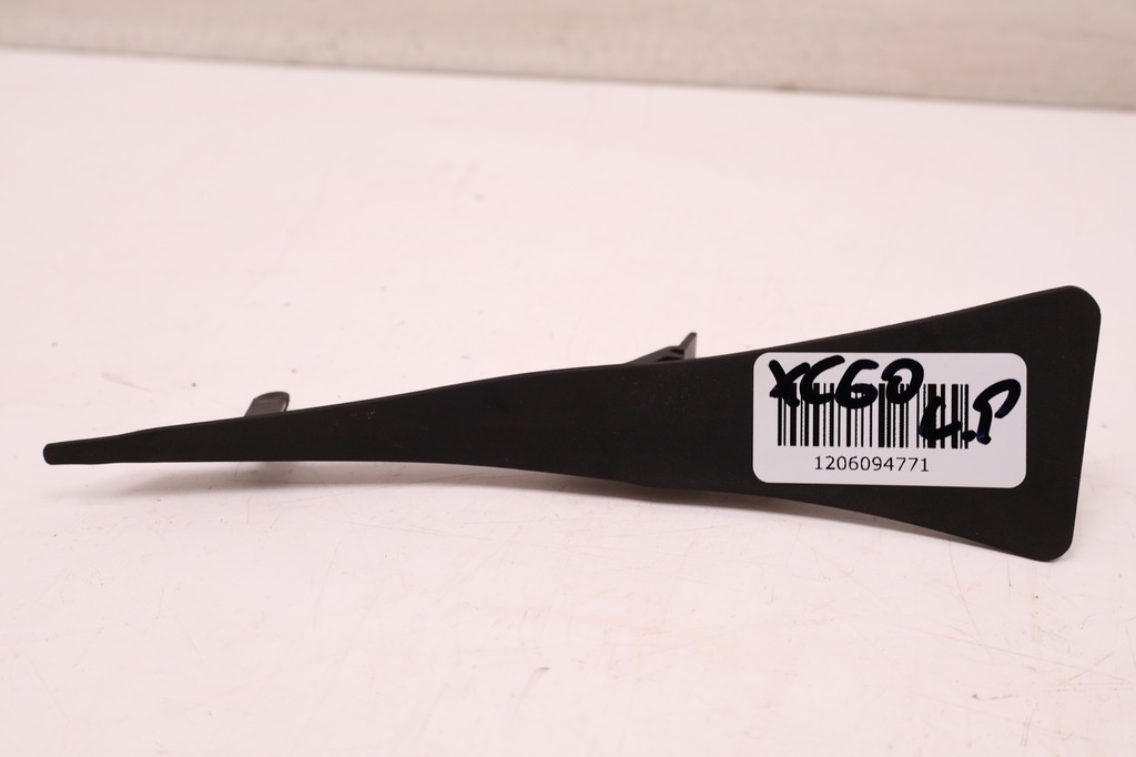 фото №7, Volvo xc60 ii заглушка крыла левая 32219166