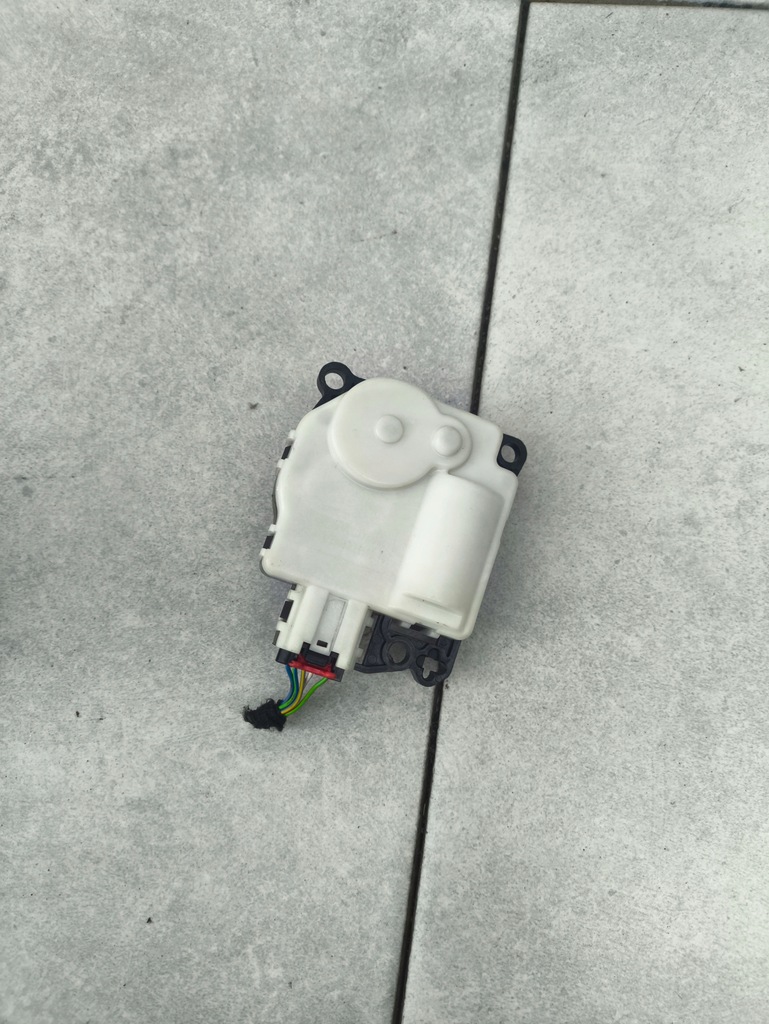 фото №1, Ford b-max клапани керуючий обігрівачі ford ecosport av1119e616 ?