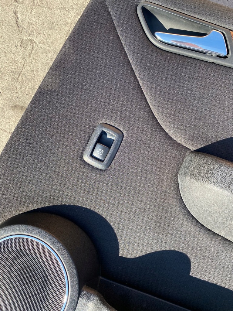 фото №4, Mercedes w169 обшивка правий задня