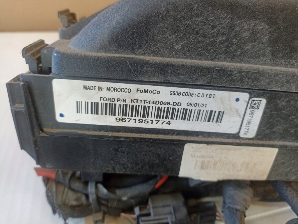 Ford tourneo connect mk2 рестайлинг  коробка предохранителей 1.5 d kt1t-14d068-dd Недорого