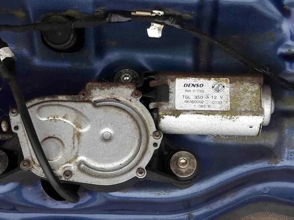 фото №11, Alfa romeo 147 кришка багажника задня задня скло 00-04