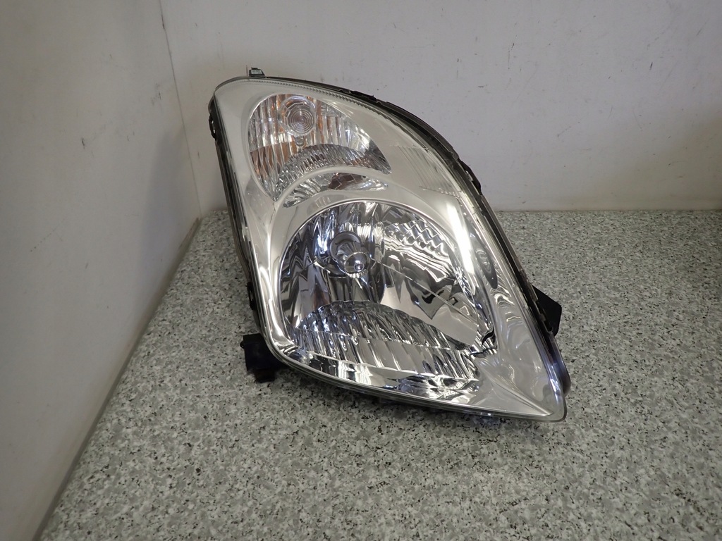 фото №1, Suzuki swift 05-09 фара правый лампа передняя