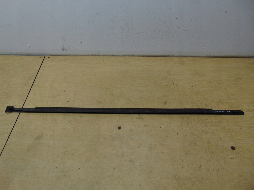 фото №8, Молдинг уплотнитель правый задняя peugeot 508 sw 1 9671944180