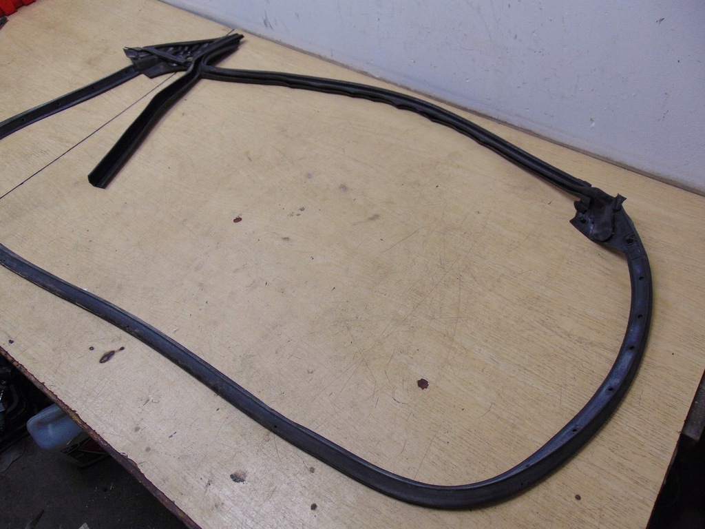 фото №5, Рамка прокладка скло двері ліва перед audi a5 coupe 8t0837911g