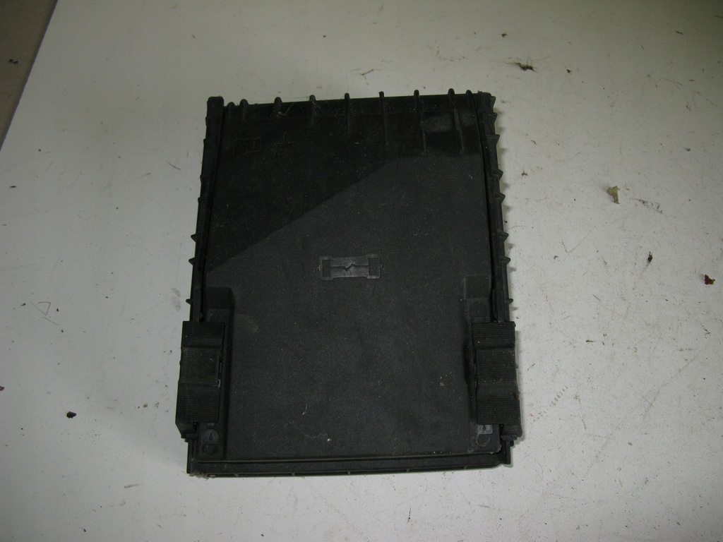 фото №1, Корпус запобіжників audi q3 12-